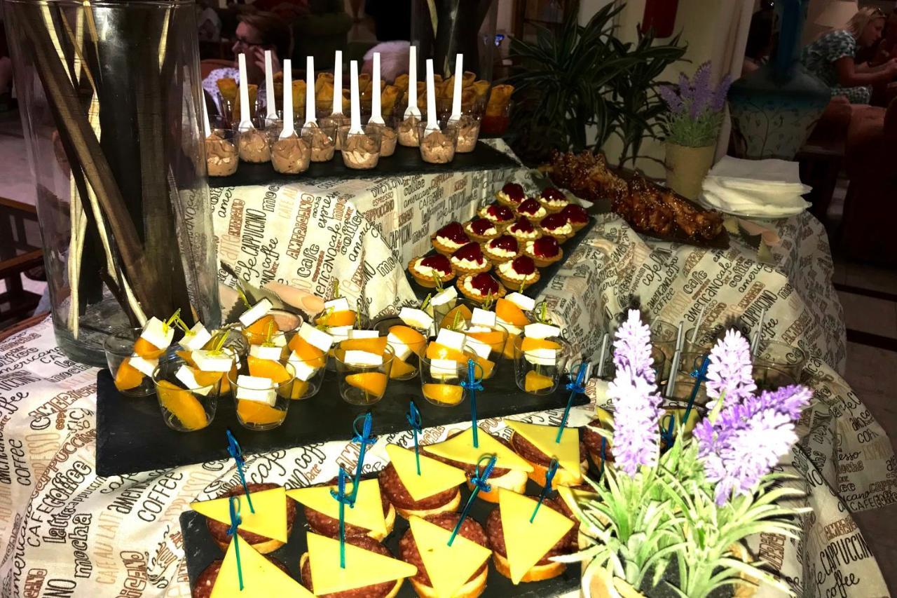 Avlida Hotel Paphos Buitenkant foto