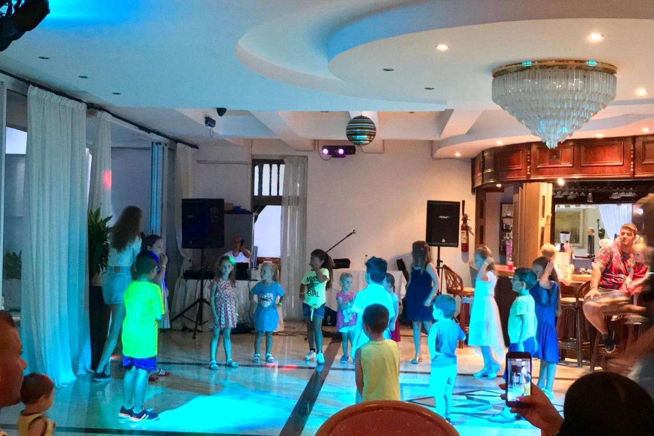 Avlida Hotel Paphos Buitenkant foto