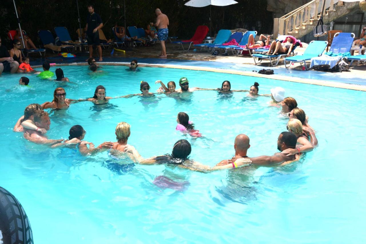 Avlida Hotel Paphos Buitenkant foto
