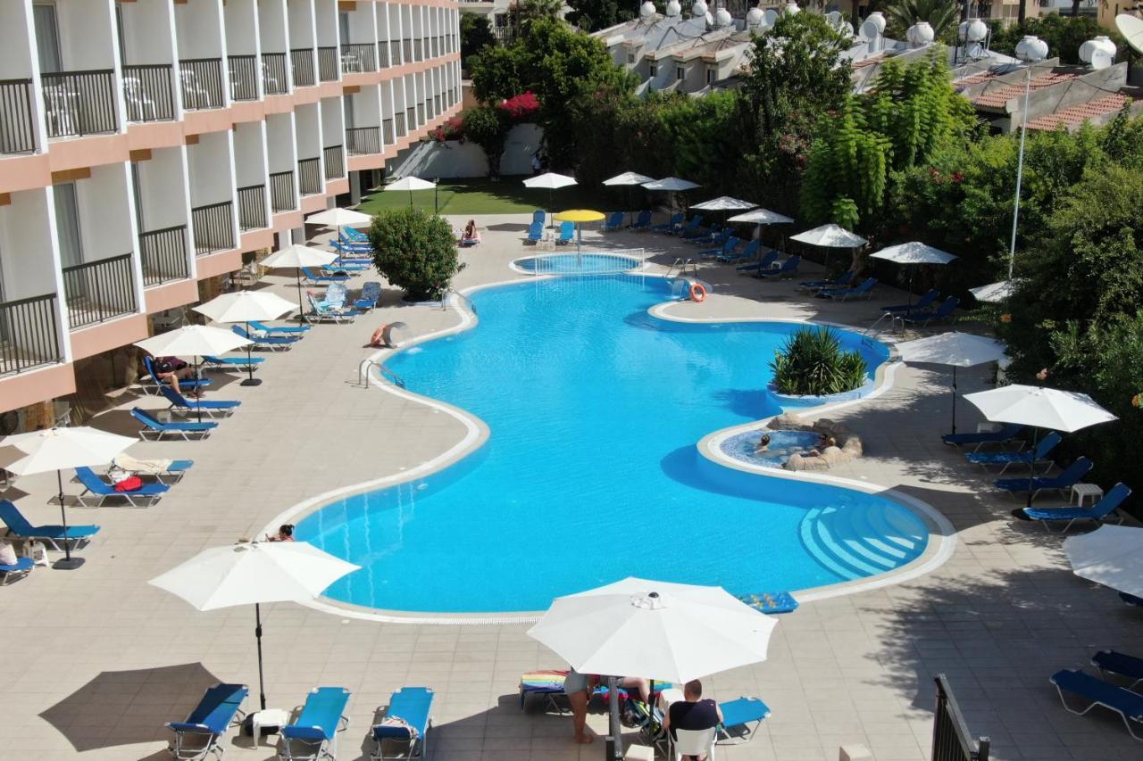 Avlida Hotel Paphos Buitenkant foto