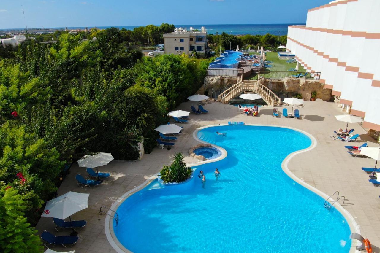 Avlida Hotel Paphos Buitenkant foto