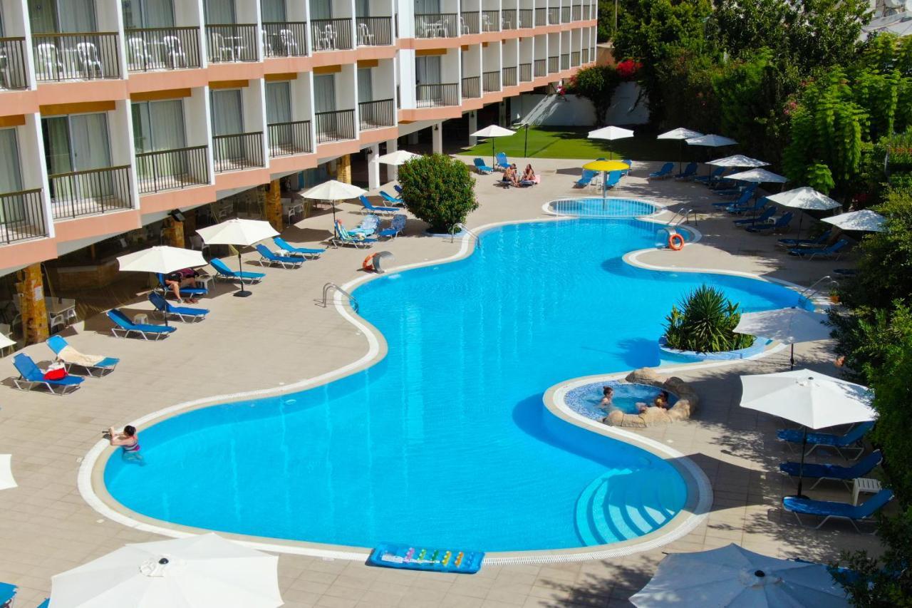 Avlida Hotel Paphos Buitenkant foto