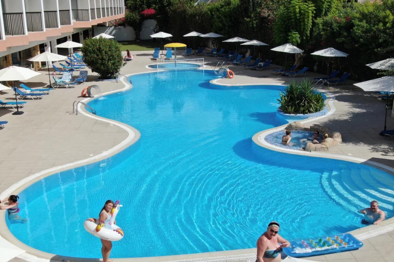 Avlida Hotel Paphos Buitenkant foto