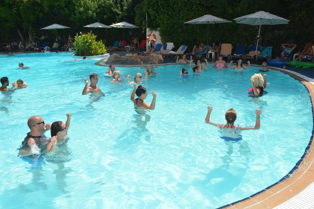 Avlida Hotel Paphos Buitenkant foto