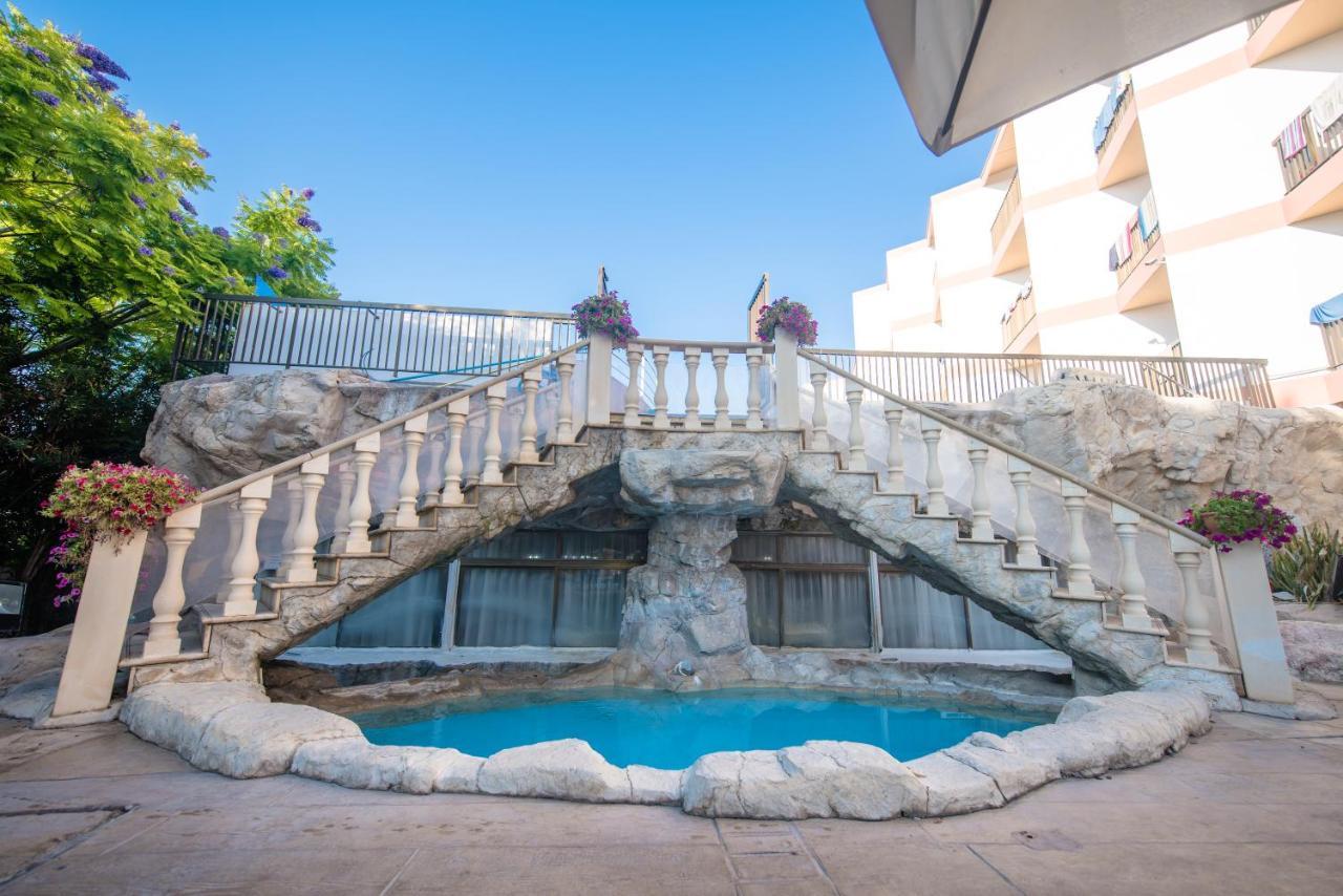 Avlida Hotel Paphos Buitenkant foto