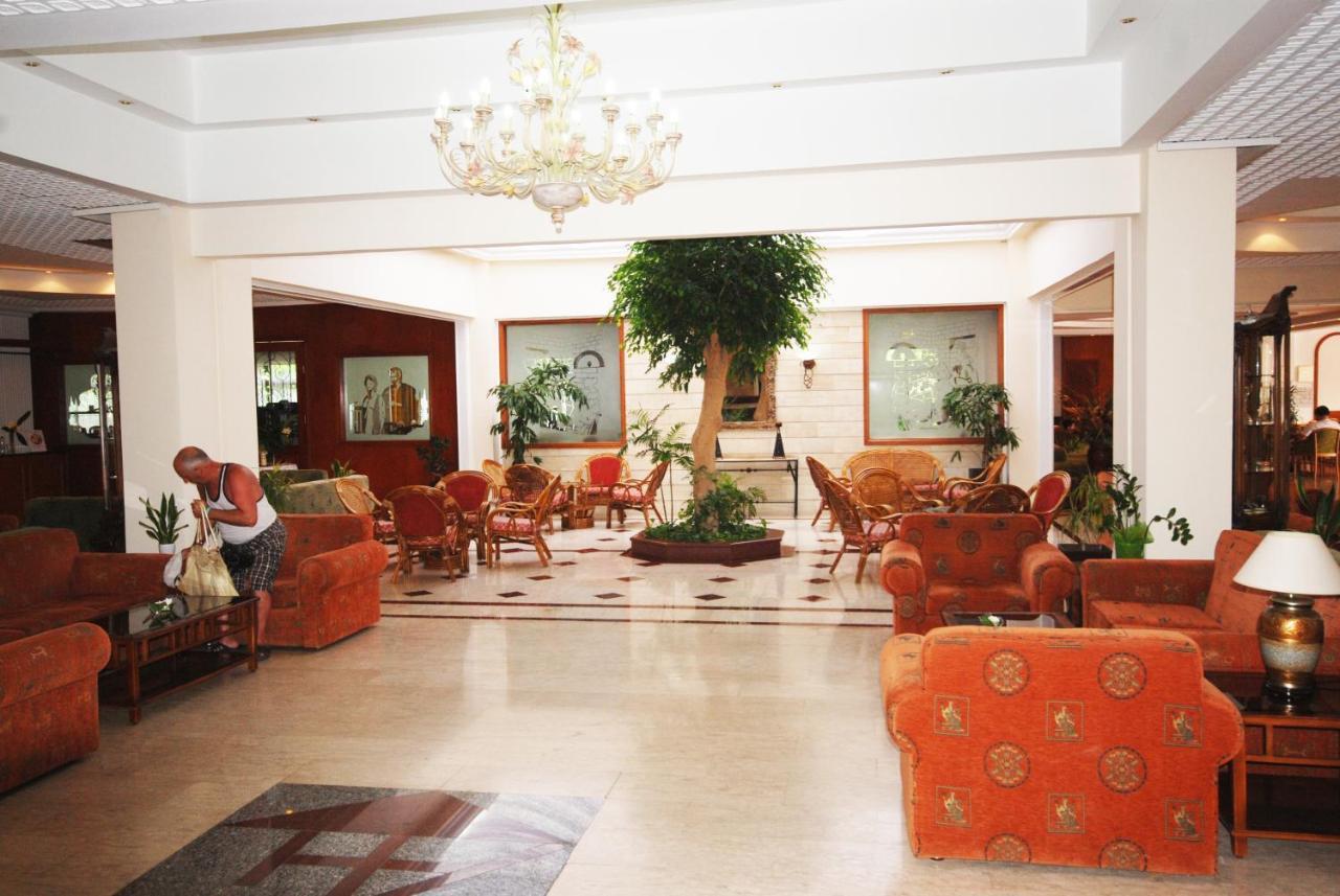 Avlida Hotel Paphos Buitenkant foto